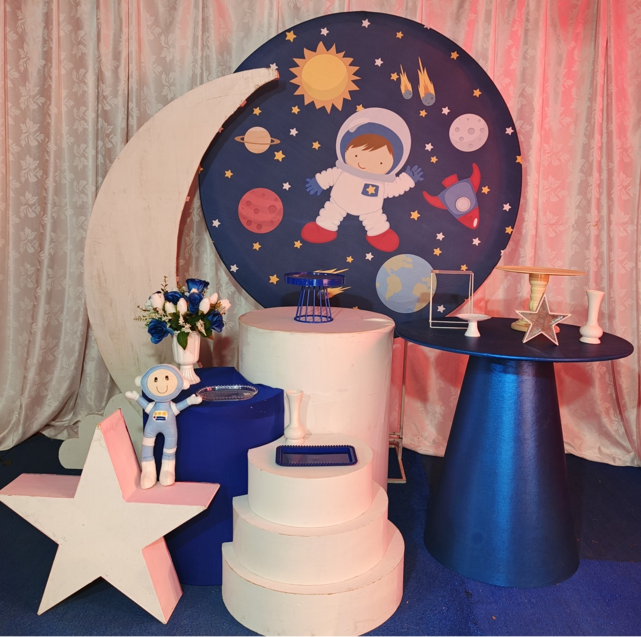 Astronauta E Lua - FERNANDO FESTAS E EVENTOS