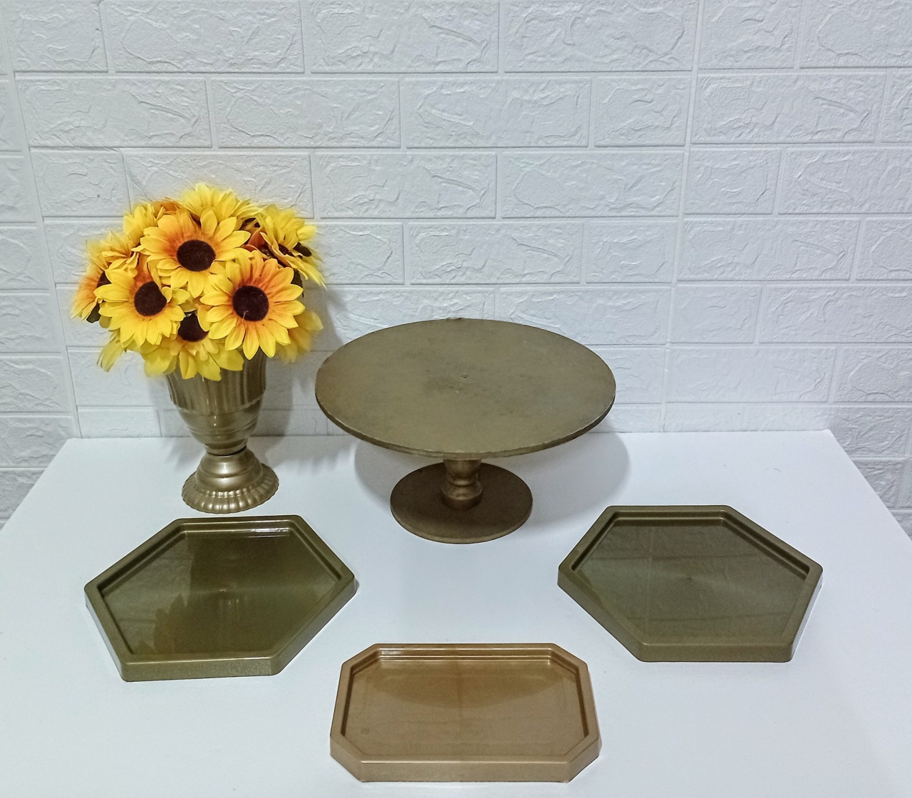 Kit Bandejas / Vasos 3 - Dourado Margaridas 1 - Cassia Decore e Celebre
