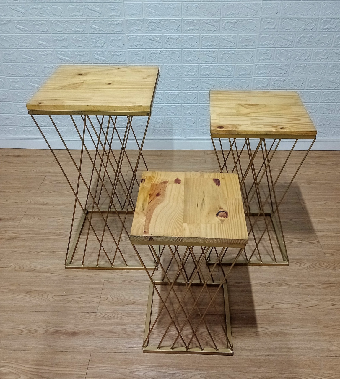  Kit 3 Mesas Treliças de Ferro Douradas - Cassia Decore e Celebre