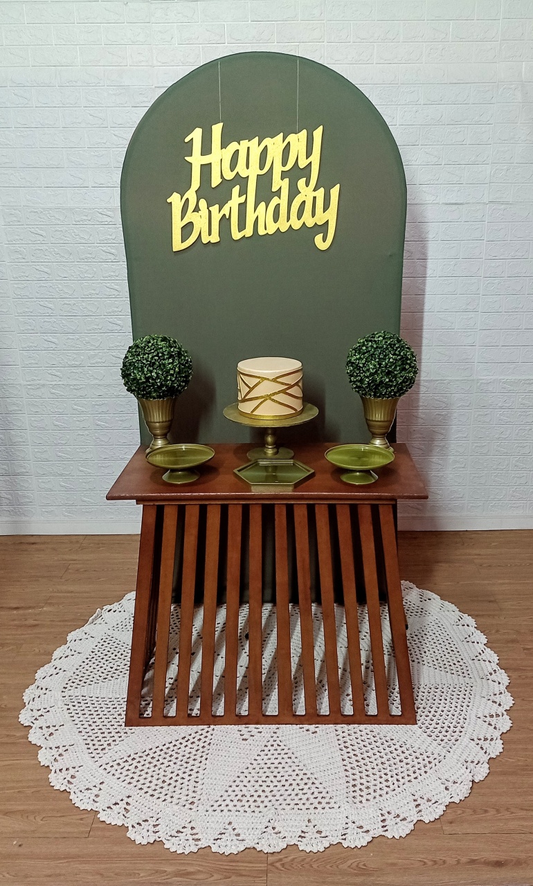 Kit Painel Romano Verde Oliva E 1 Mesas Ripada Triângulo   - Cassia Decore e Celebre