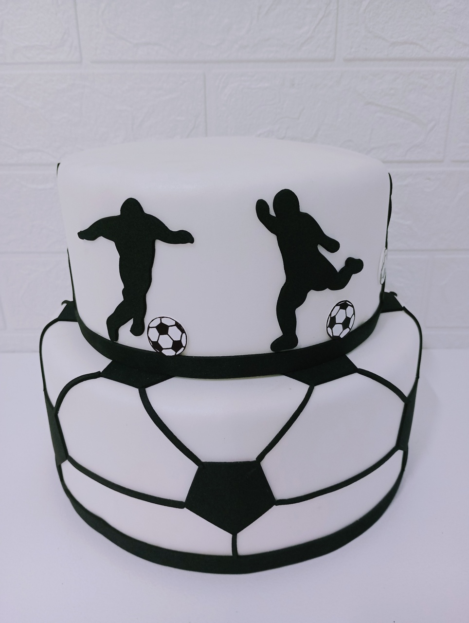 Bolo Fake Futebol Preto E Branco 02 Andares - Cassia Decore e Celebre