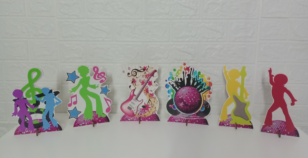  Kit Displays Neon Anos 80 Bell Mdf 6 Unidades   - Cassia Decore e Celebre