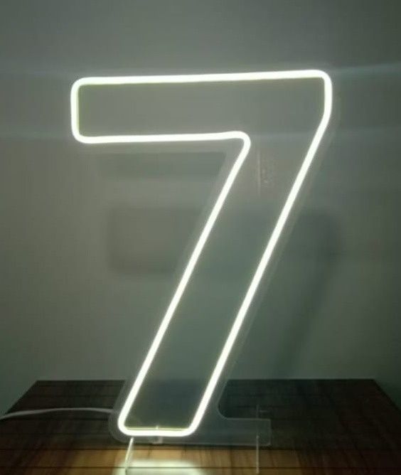 Número 7 Luz Led Branca 50 Cm Em Acrílico Bivolt - Cassia Decore e Celebre
