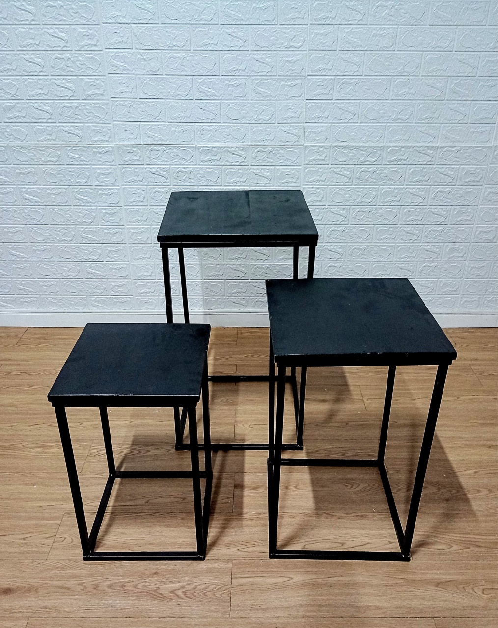 Kit Trio de Mesas de Ferro Preta C/ Tampo de Madeira Preta - Cassia Decore e Celebre