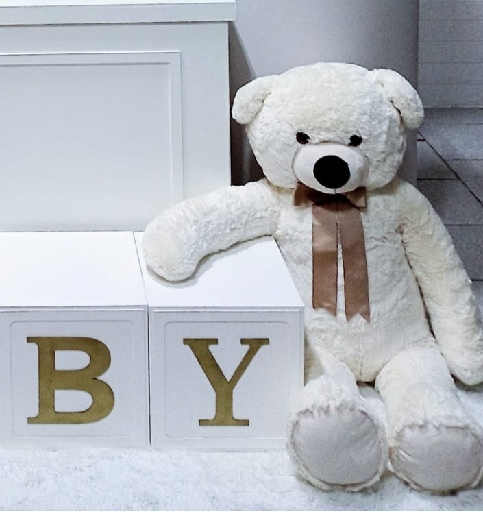 Urso de Pelúcia Baunilha Grande 1,10 Metros - Cassia Decore e Celebre