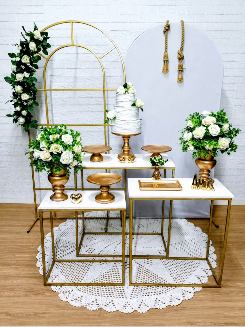 Kit Painel Janela, Painel Romano, Trio de Mesas Retangulares Com Peças de Cerâmica 1 - Cassia Decore e Celebre