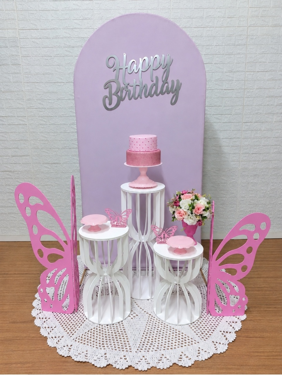 Kit Painel Romano Rosa C/ Mesas Ampulhetas E Borboletas - Cassia Decore e Celebre