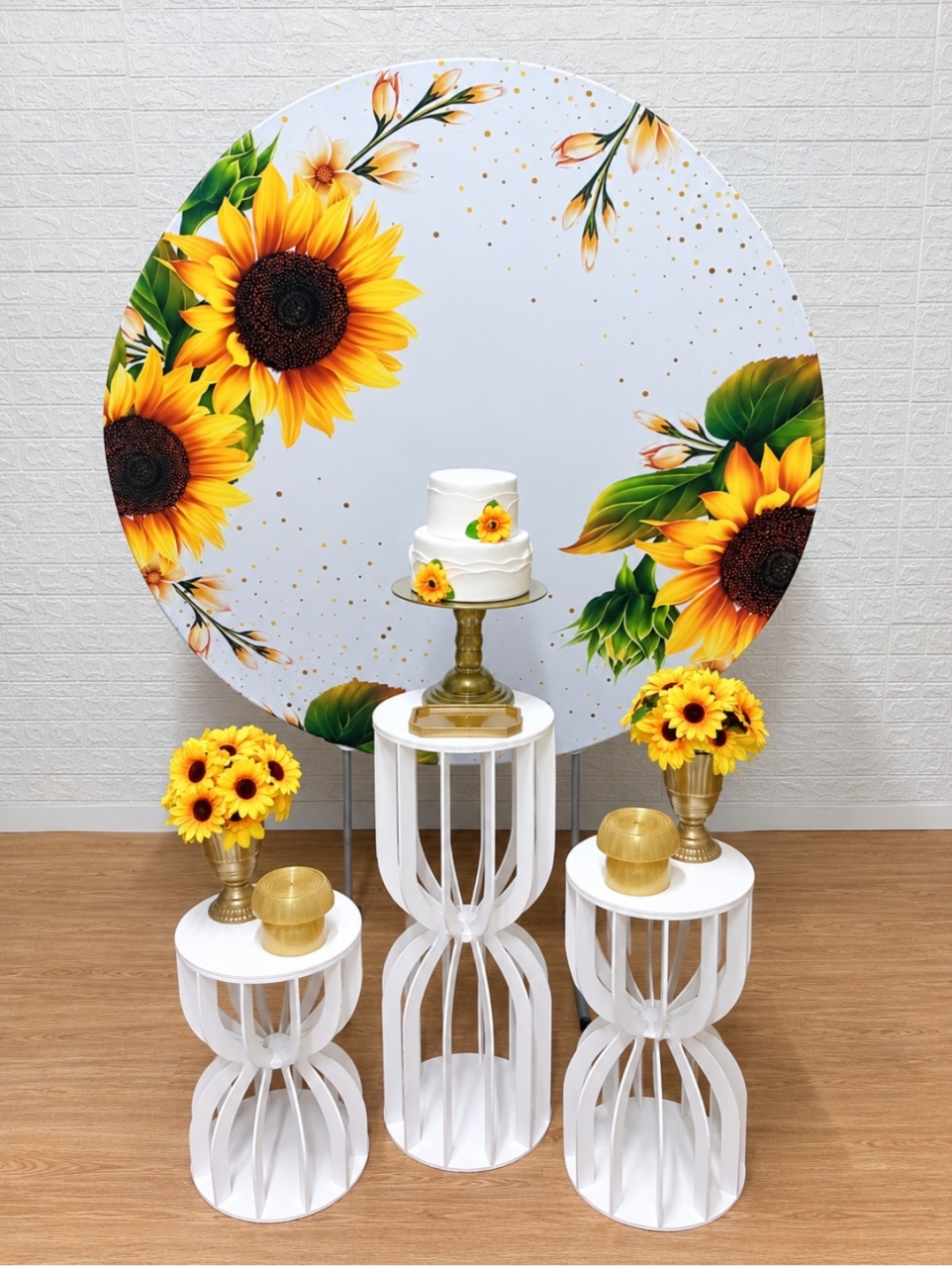 Kit Painel Redondo Girassóis Com Mesas Ampulhetas - Cassia Decore e Celebre