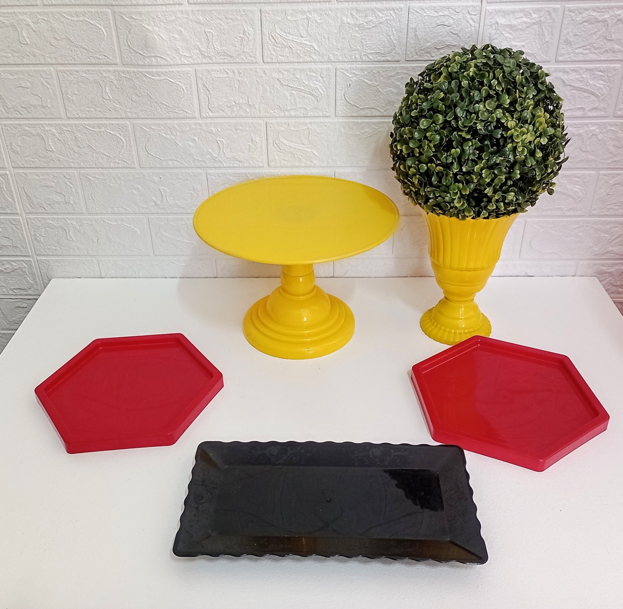 Kit Bandejas / Vasos - Amarela/Preta/Vermelha 1 - Cassia Decore e Celebre