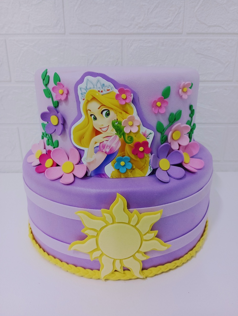 Bolo Fake Rapunzel 02 Andares - Cassia Decore e Celebre