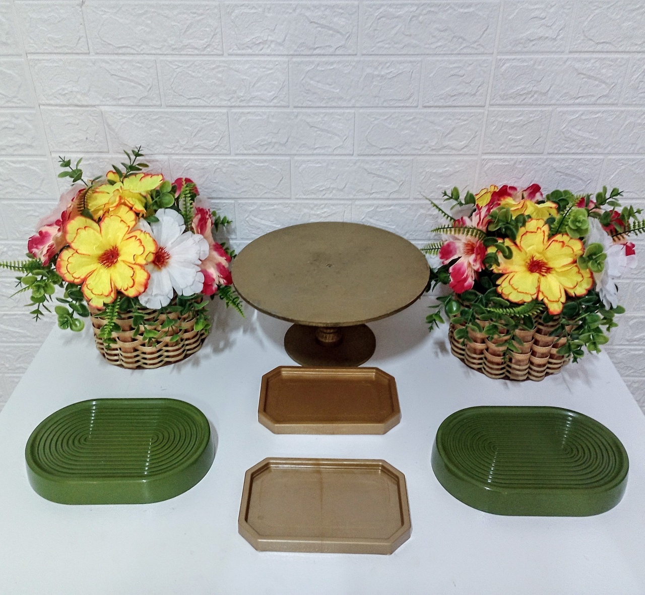 Kit Bandejas / Vasos - Verde Oliva/Dourada/Cestos 2    - Cassia Decore e Celebre