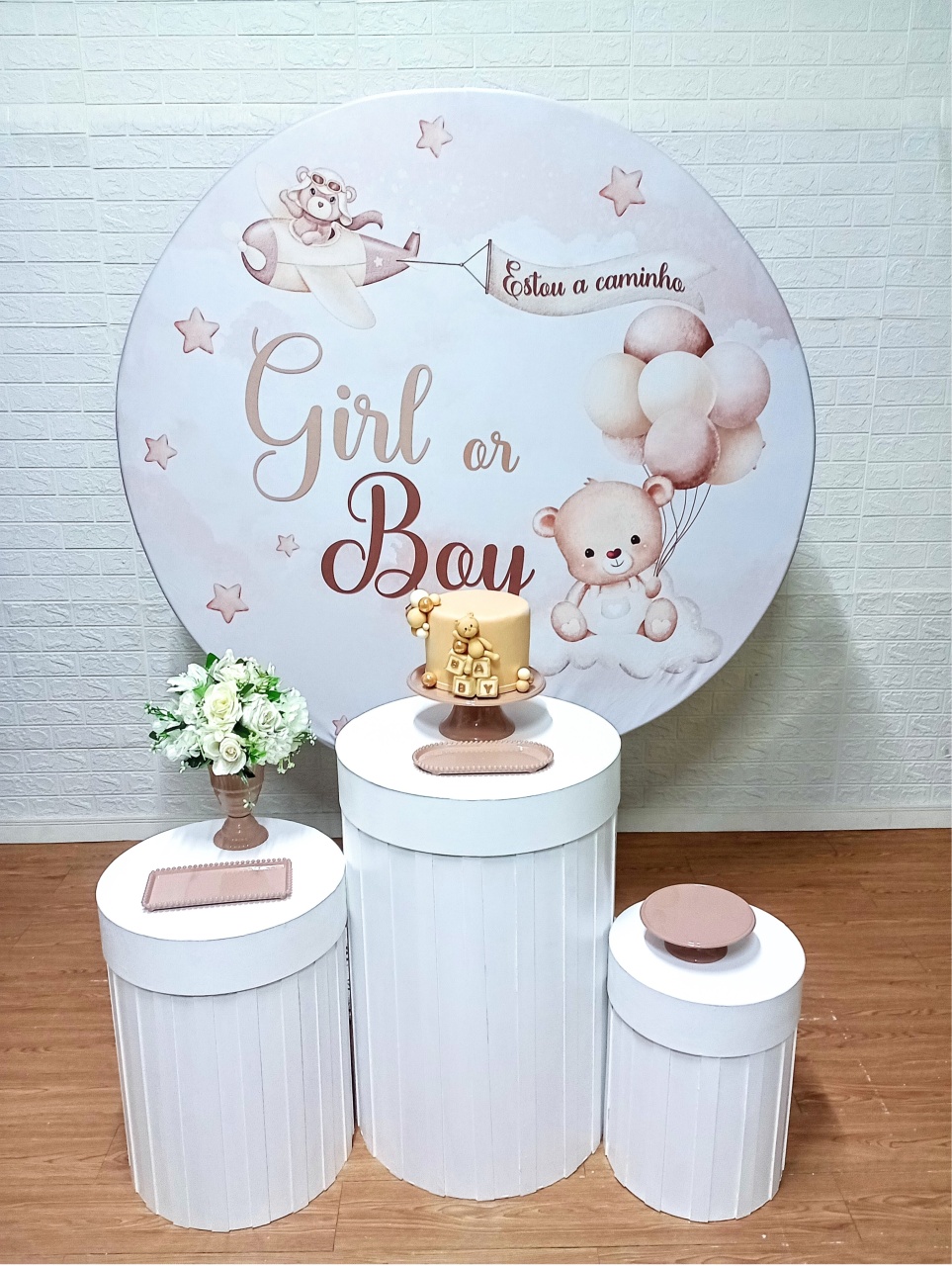 Kit Chá Revelação C/ 1 Painel Redondo E Cilindros Ripados - Cassia Decore e Celebre