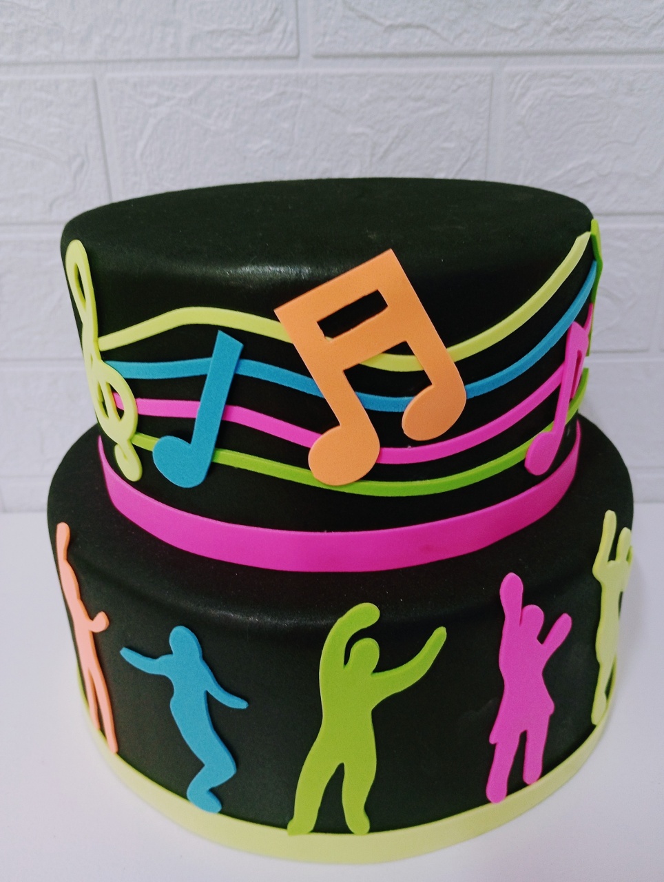 Bolo Fake Neon 02 Andares - Cassia Decore e Celebre