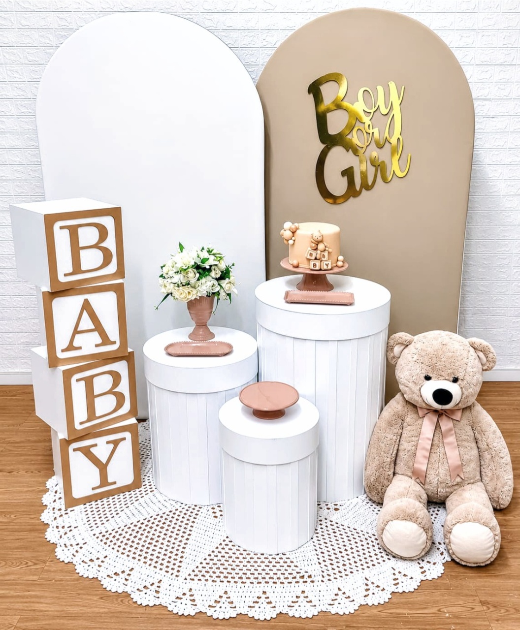 Kit Chá Revelação C/ 2 Painéis Romanos E Cilindros Ripados - Cassia Decore e Celebre