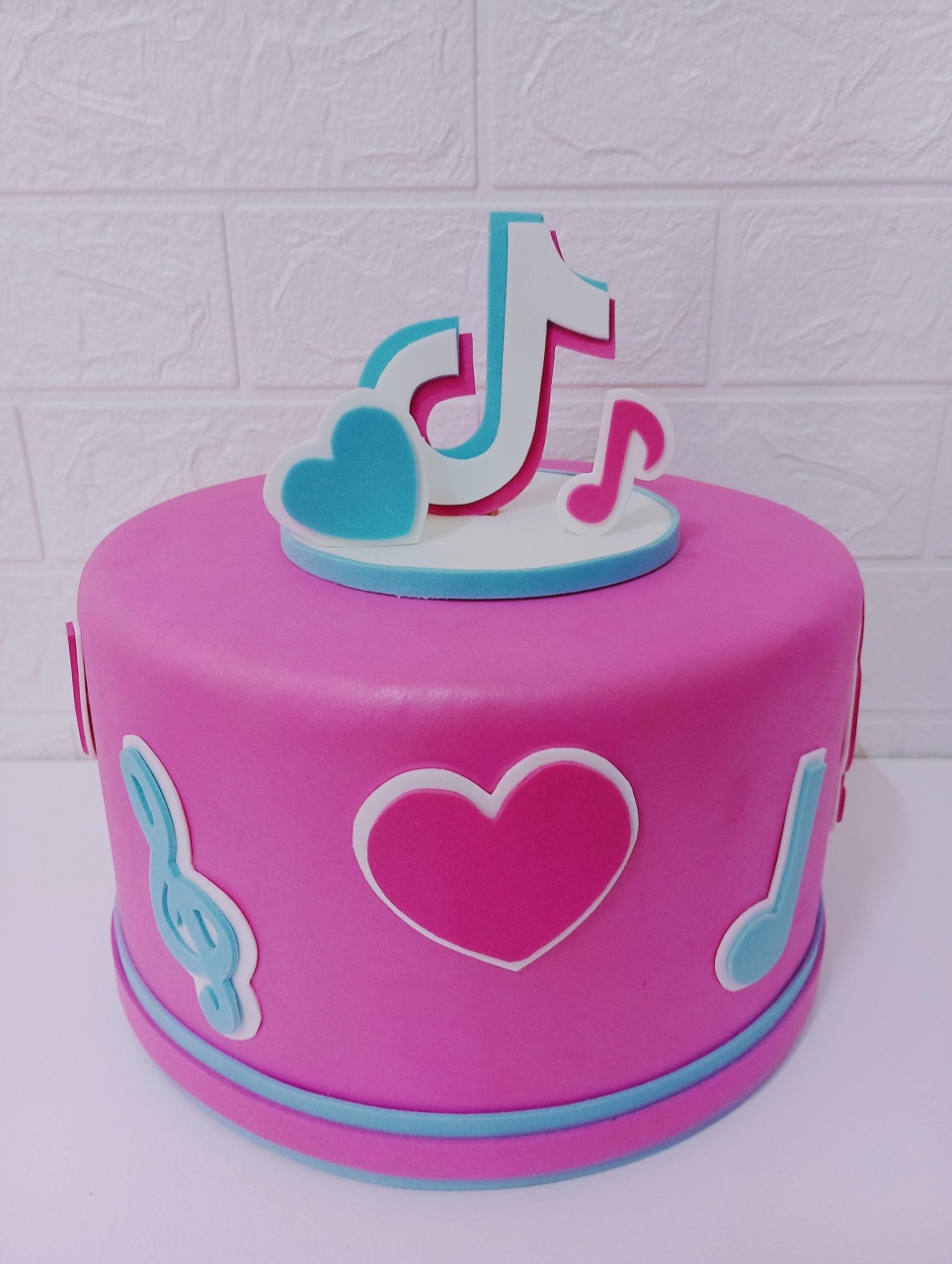 Bolo Fake E Tik Tok 01 Andar - Cassia Decore e Celebre