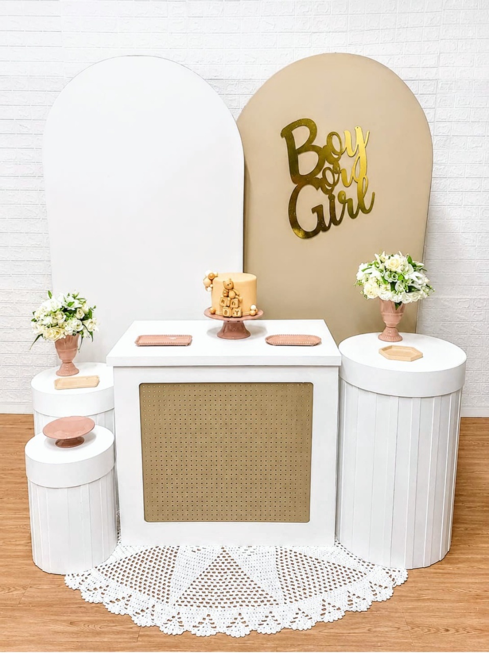 Kit Chá Revelação C/ 2 Painéis Romanos, Cilindros Ripados E Cômoda 2 - Cassia Decore e Celebre
