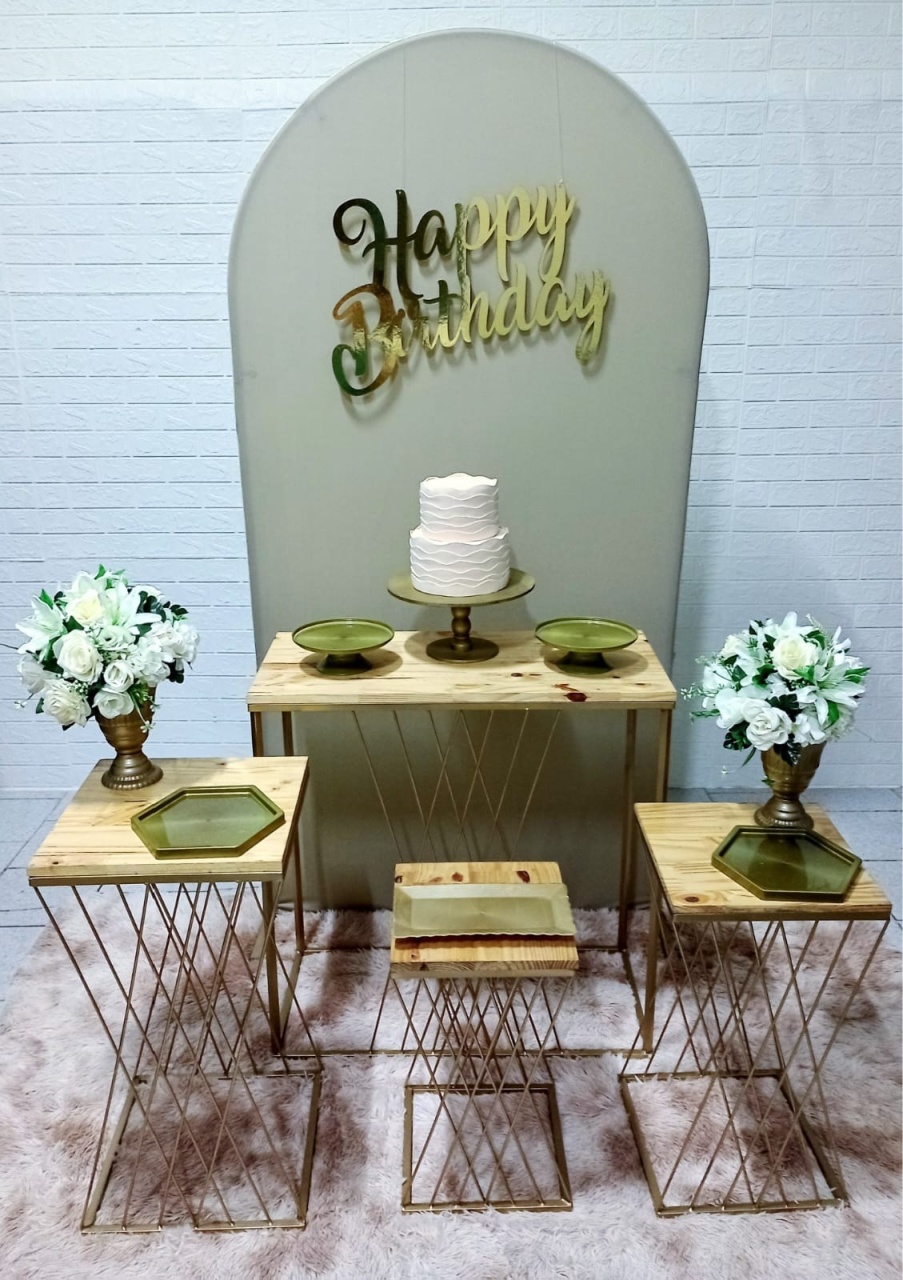 Kit Painel Romano Bege/Amarelo Candy C/4 Mesas Treliças de Ferro - Cassia Decore e Celebre
