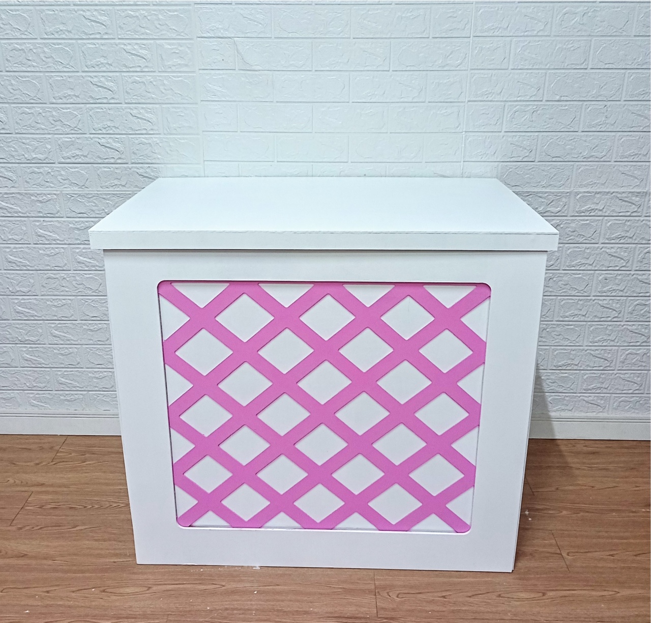 Cômoda Fake Branca 4.1 C/ Grade Triliça Rosa Mdf - Cassia Decore e Celebre