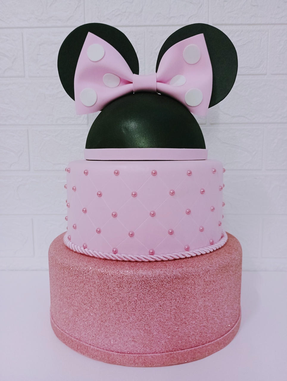 Bolo Fake Minnie  Rosa E Rose C/ Glitter 3 Andar - Cassia Decore e Celebre
