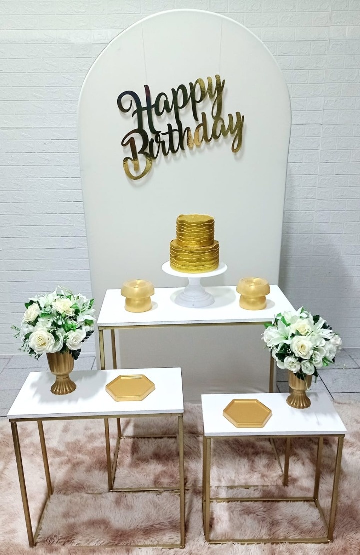 Kit Painel Romano Bege/Off-White + 3 Mesas Retangulares  - Cassia Decore e Celebre