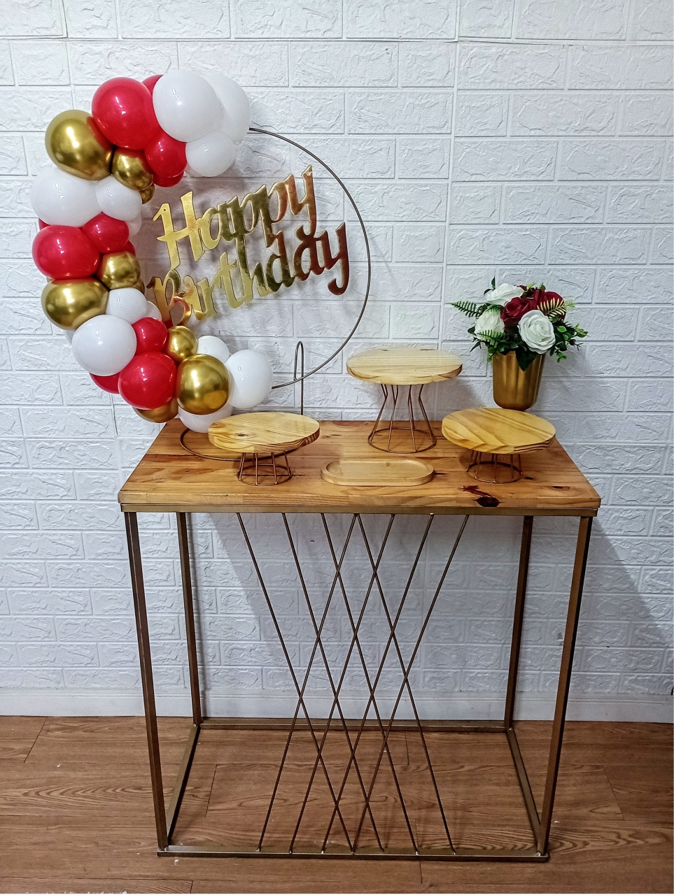 Kit Mini Festa Na Mesa Com Lertreiro Happy Birthday Dourado(Com Uma Cor de Balão Metalizado) C/ Mesa Treliça Retangular de Ferro - Cassia Decore e Celebre