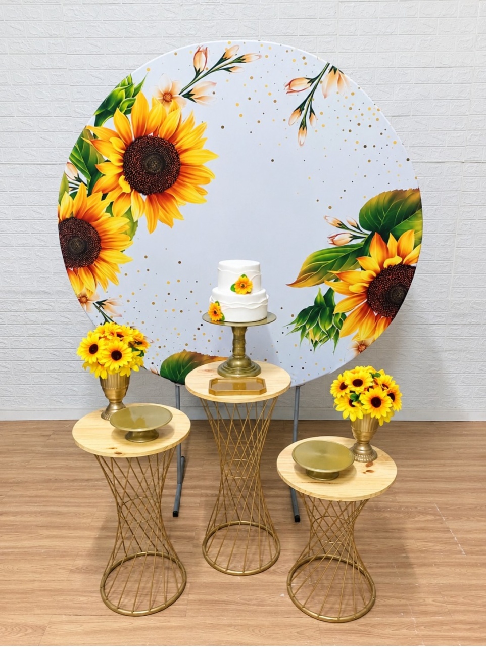 Kit Painel Redondo Girassóis Com Mesas Trançadas - Cassia Decore e Celebre