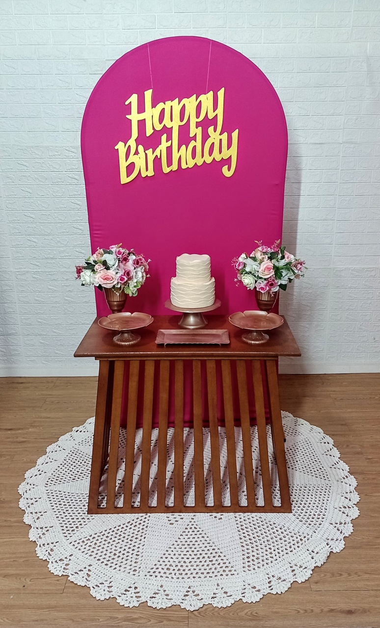 Kit Painel Romano Pink E 1 Mesas Ripada Triângulo - Cassia Decore e Celebre