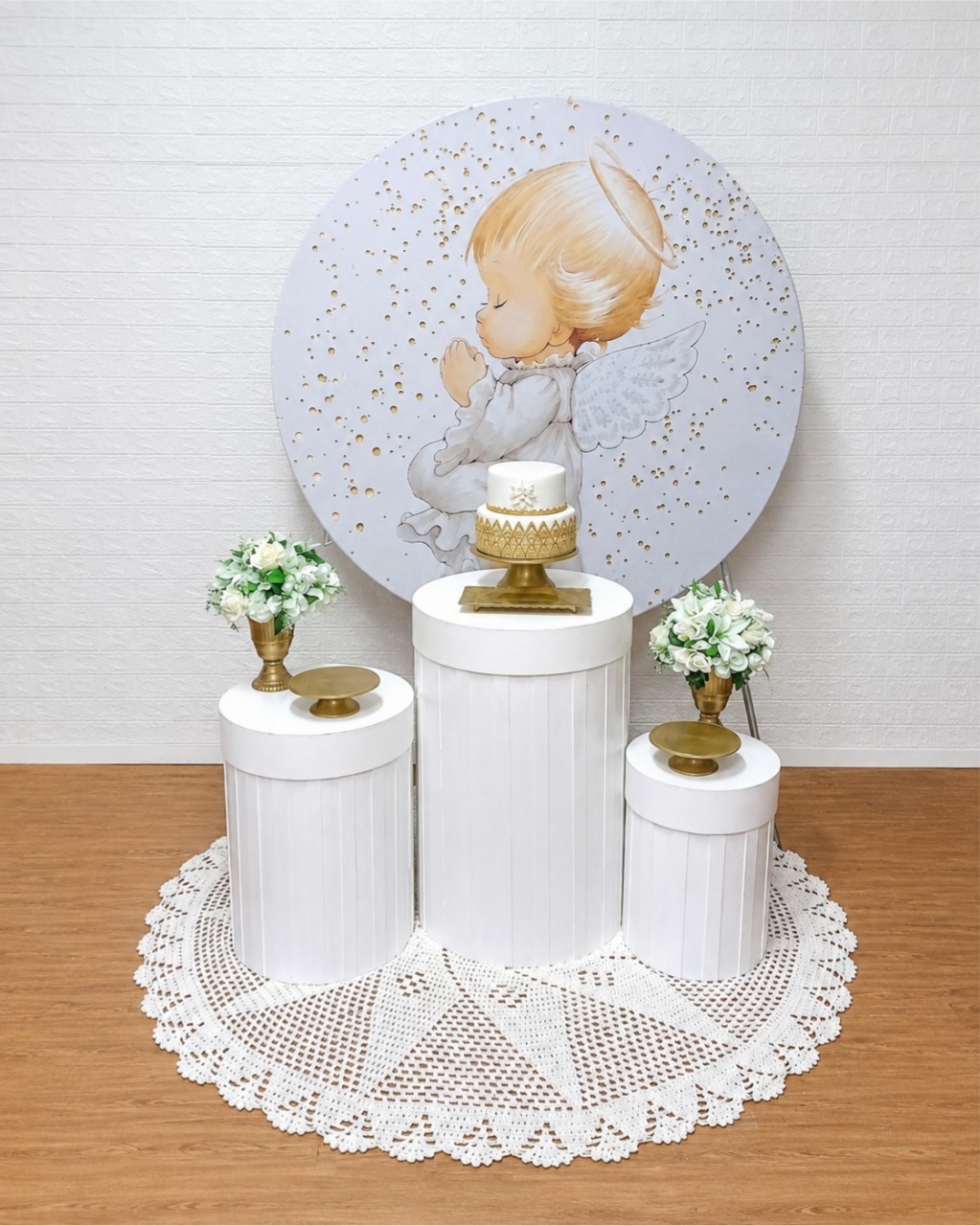 Kit Batizado Painel Redondo Com Cilindros Ripados 1 Com Peças de Acrilico - Cassia Decore e Celebre