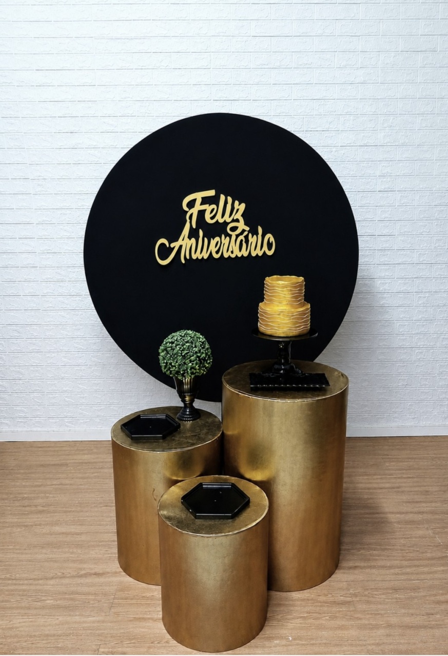 Kit Painel Redondo Preto E 3 Mesas Cilindros C/ Capas Metalizadas + Bandejas - Kit Promocional C/ Painel Redondo - Cassia Decore e Celebre