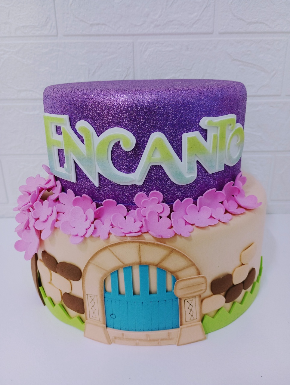 Bolo Fake Encanto 02 Andares - Cassia Decore e Celebre