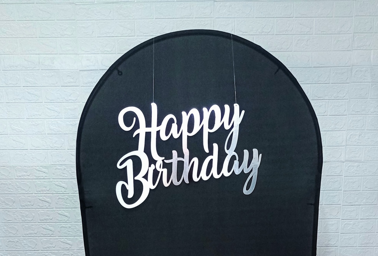 Letreiro Happy Birthday Mdf C/Vinil Prata (1) 40 X 60 Cm - Cassia Decore e Celebre