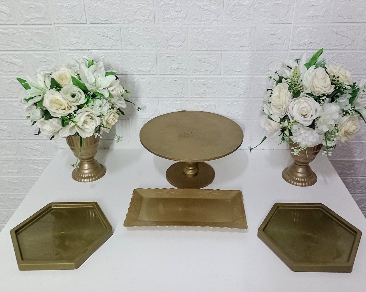 Kit Bandejas / Vasos 2 - Dourado 3 - Cassia Decore e Celebre