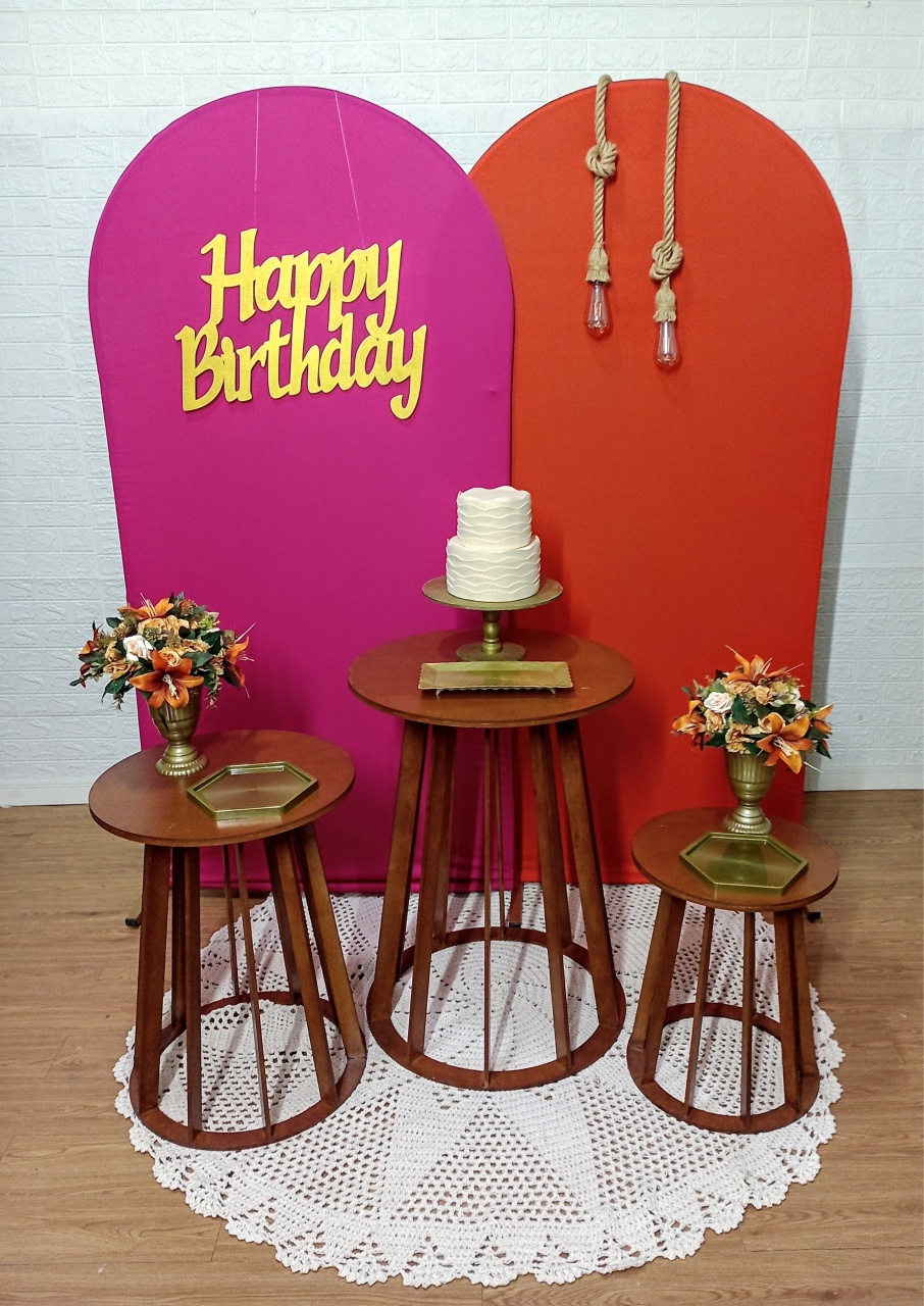 Kit 2 Painéis Romanos E Trio de Mesas Cônicas - Cassia Decore e Celebre