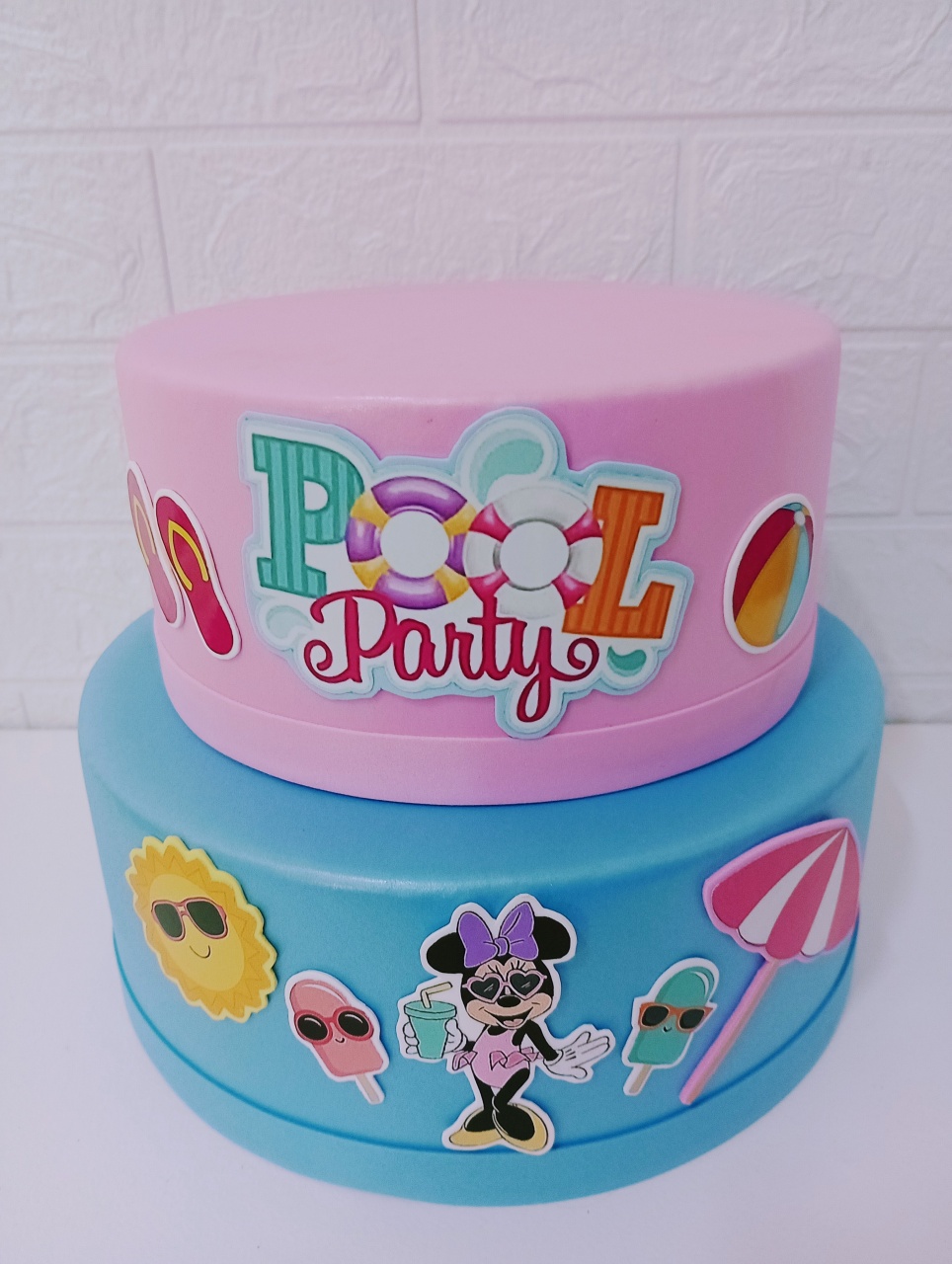 Bolo Fake Pool Party Minnie 02 Andares - Cassia Decore e Celebre