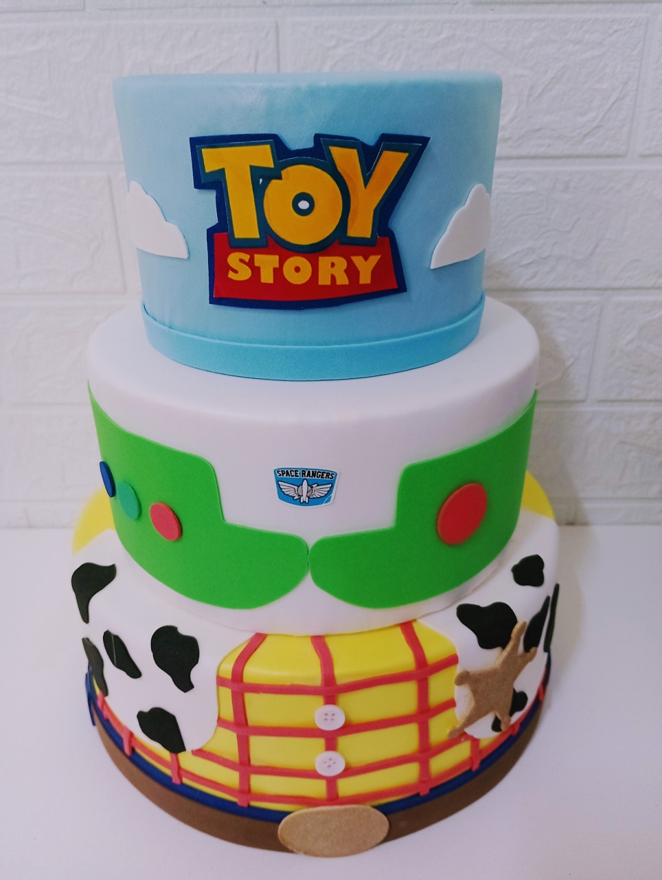 Bolo Fake Toy Story 3 Andares  - Cassia Decore e Celebre