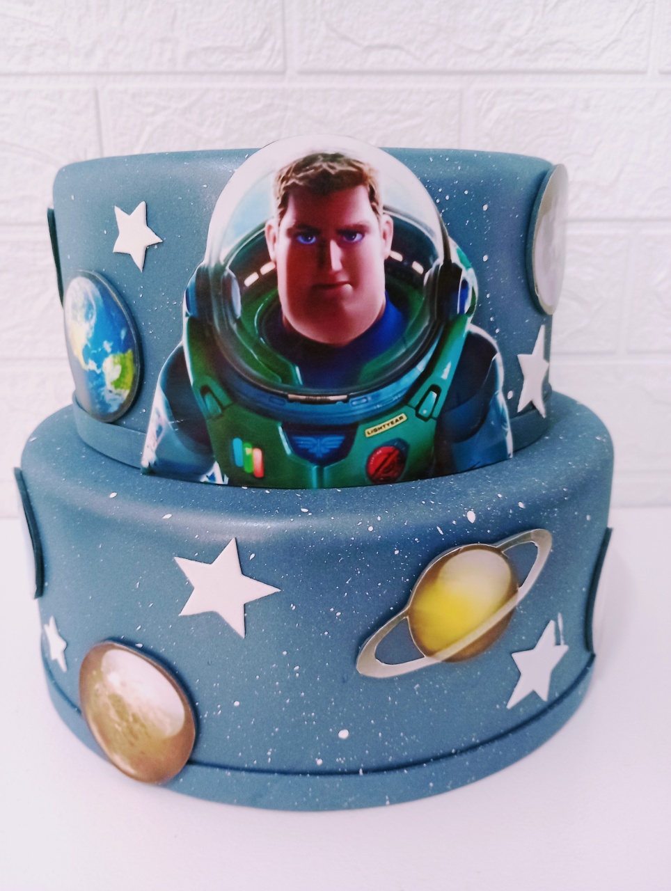 Bolo Fake Buzz Light Wear - Cassia Decore e Celebre