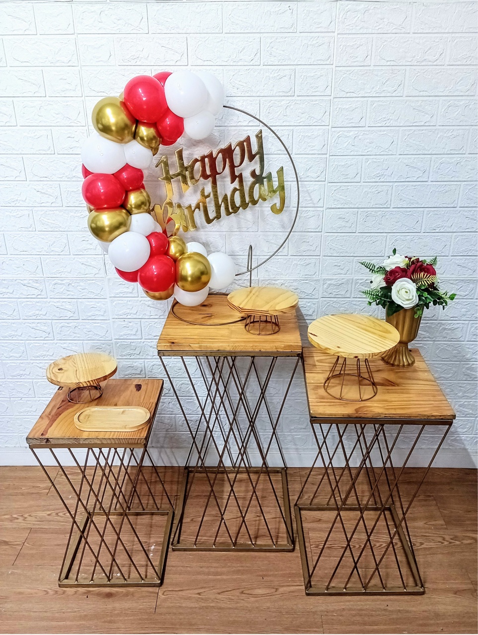 Kit Mini Festa Na Mesa Com Lertreiro Happy Birthday Dourado(Com Uma Cor de Balão Metalizado) C/ Trio de Mesa Treliças - Cassia Decore e Celebre