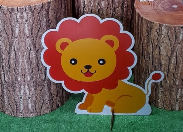 Display de Chão Mdf Leão Safari  - Cassia Decore e Celebre