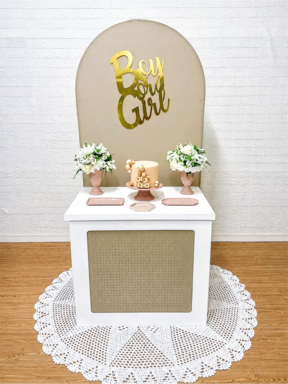 Kit Chá Revelação 1 Painel Romano, 1 Cômoda - Cassia Decore e Celebre