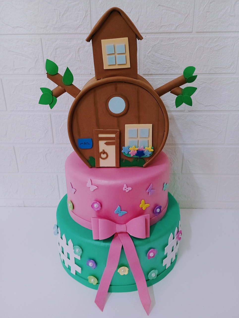 Bolo Fake Borboletas Rosa E Verde + Casinha da Masha 03 Andares - Cassia Decore e Celebre