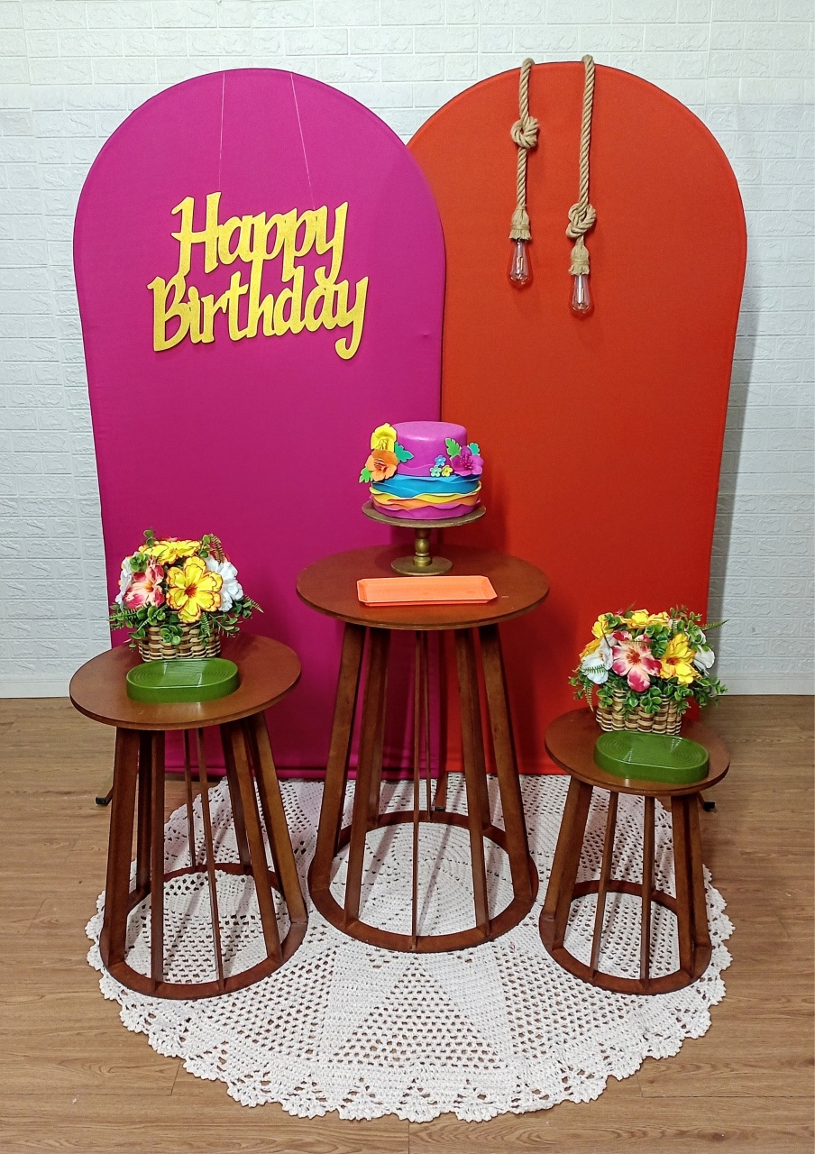 Kit 2 Painéis Romanos E Trio de Mesas Cônicas Tropical - Cassia Decore e Celebre