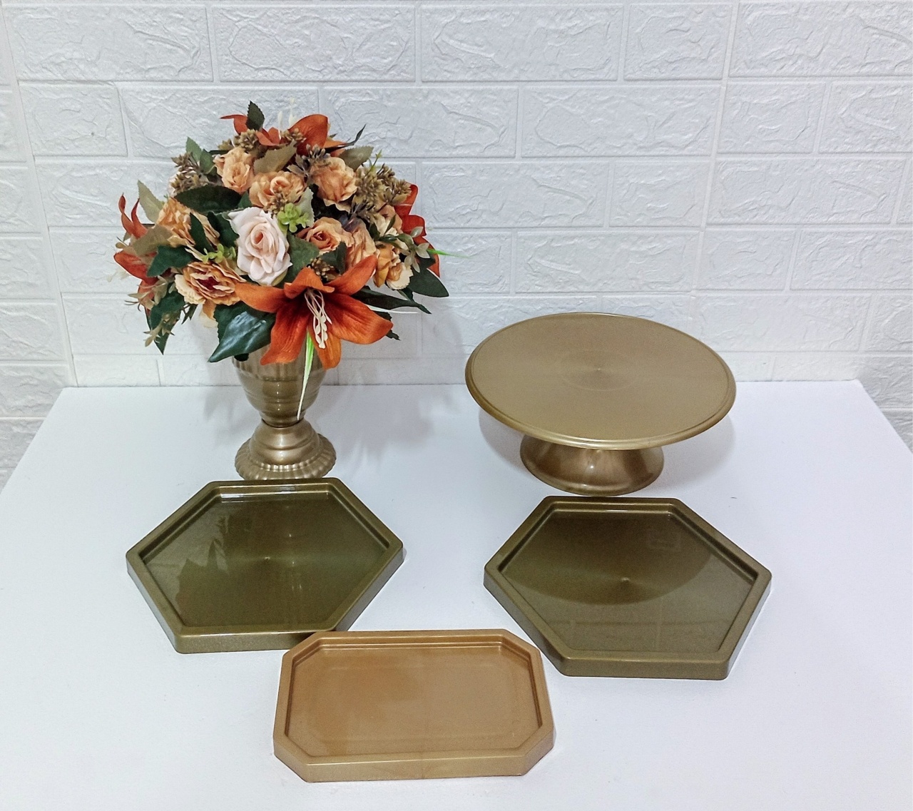 Kit Bandejas / Vasos 2 - Dourado 1 - Cassia Decore e Celebre
