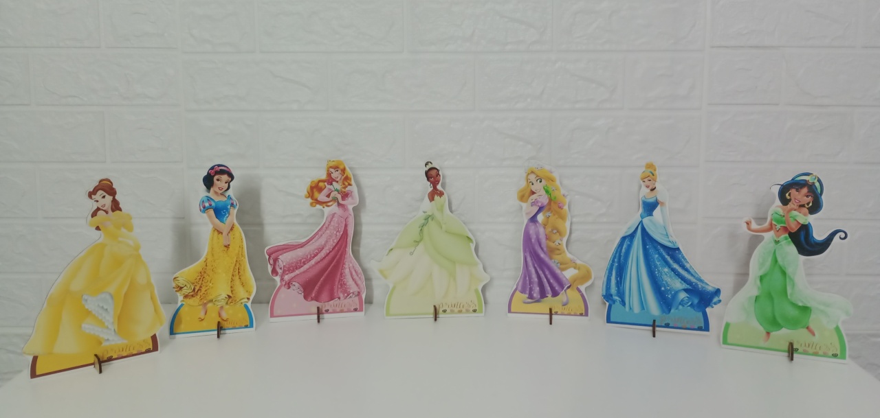  Kit Displays Princesas Mdf 7 Unidades   - Cassia Decore e Celebre