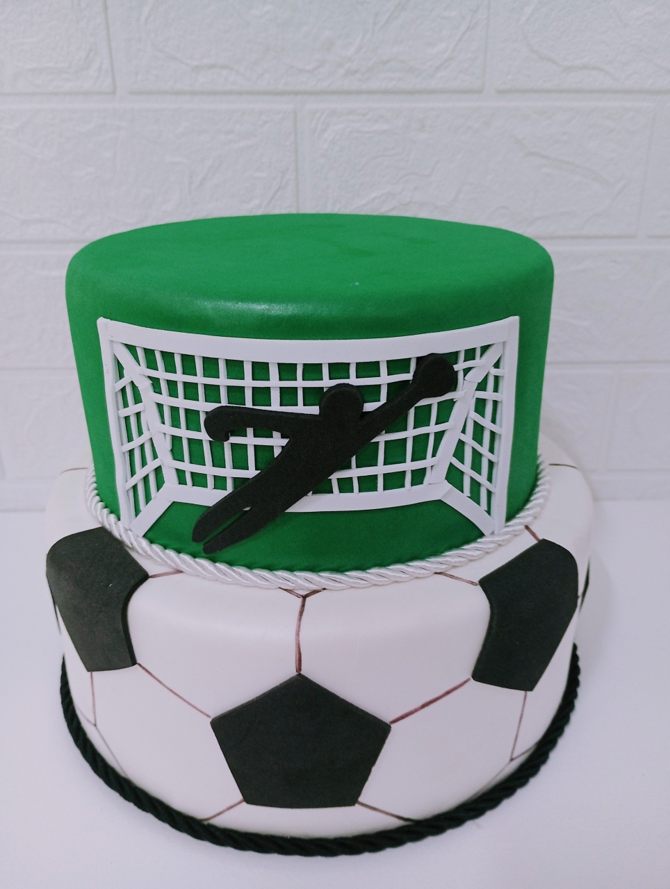 Bolo Fake Futebol Verde E Branco 02 Andares - Cassia Decore e Celebre