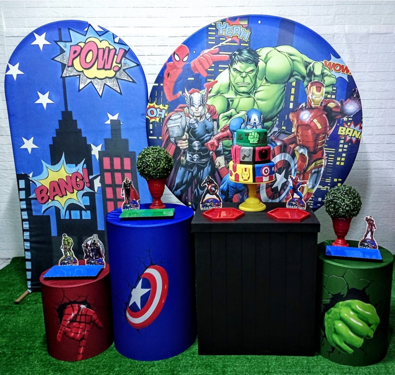 Kit Vingadores - Heróis Com Cilindros Personalizados Painel Romano - Kit Promocional C/ Painel Redondo - Cassia Decore e Celebre