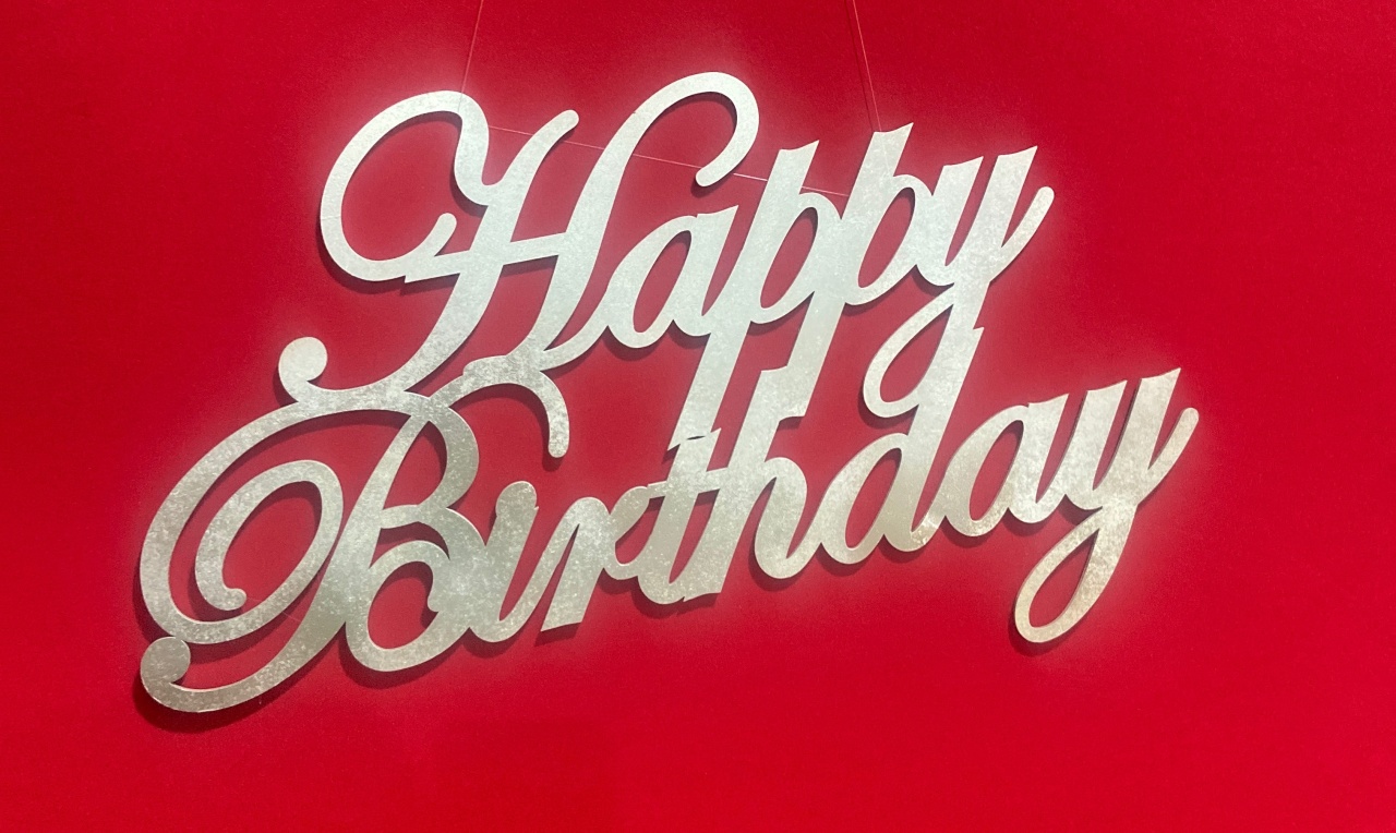 Happy Birthday Prateado Mdf - Sua Festa Pegue & Monte