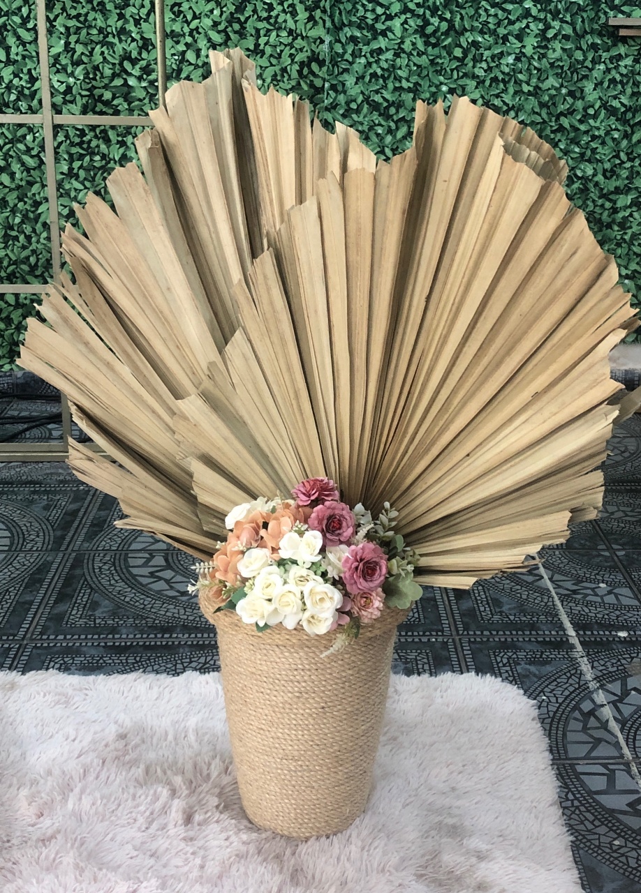 Vaso de Chão Sisal Flores Rosê C/ Brancas E Latania - Sua Festa Pegue & Monte