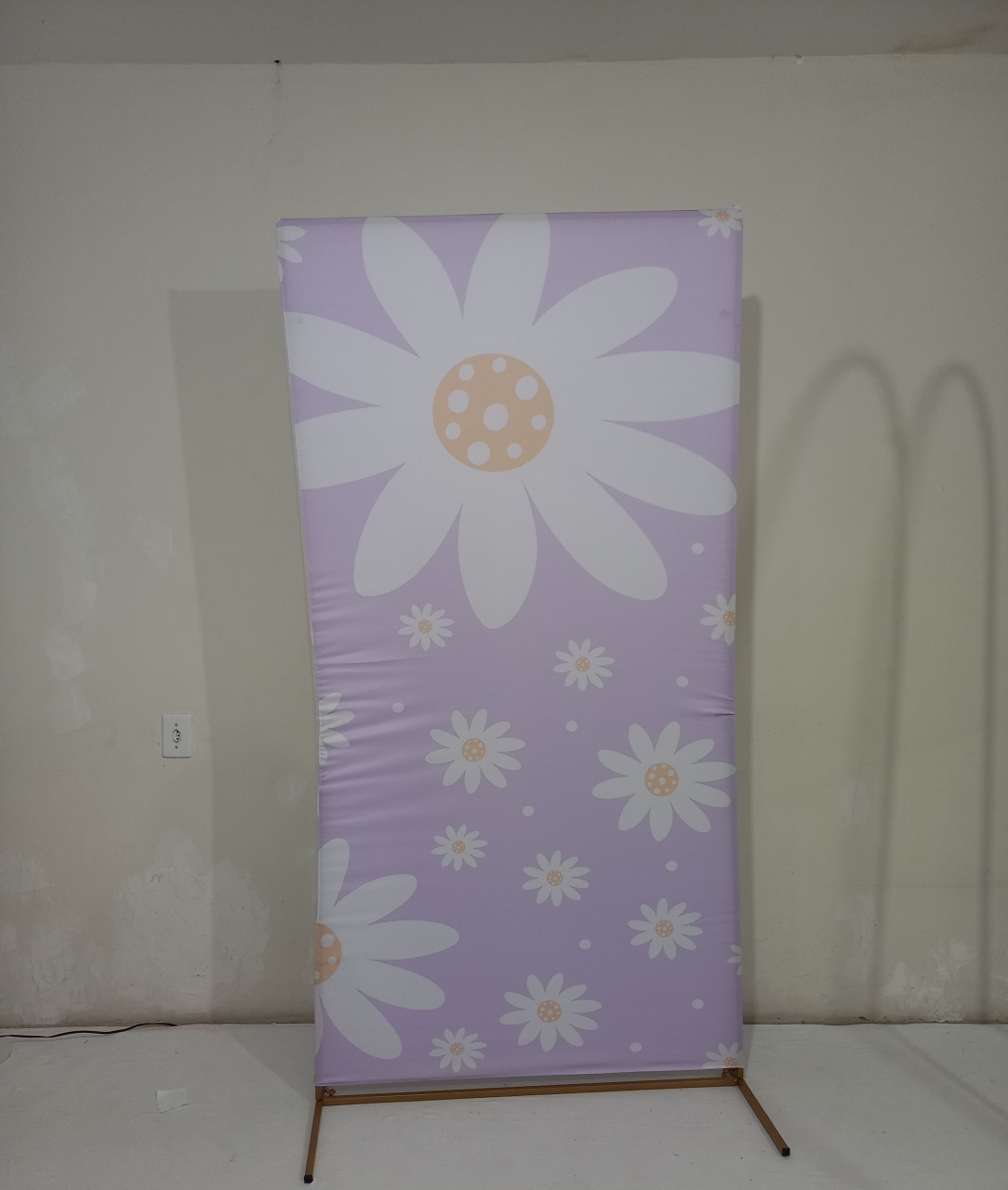 Painel Romano Retangular Tema Margarida Lilas - Olivete Filgueira
