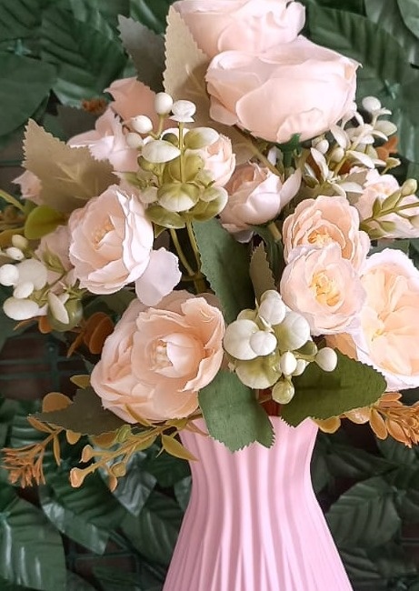 Arranjo Mine de Flores Bege  - Olivete Filgueira