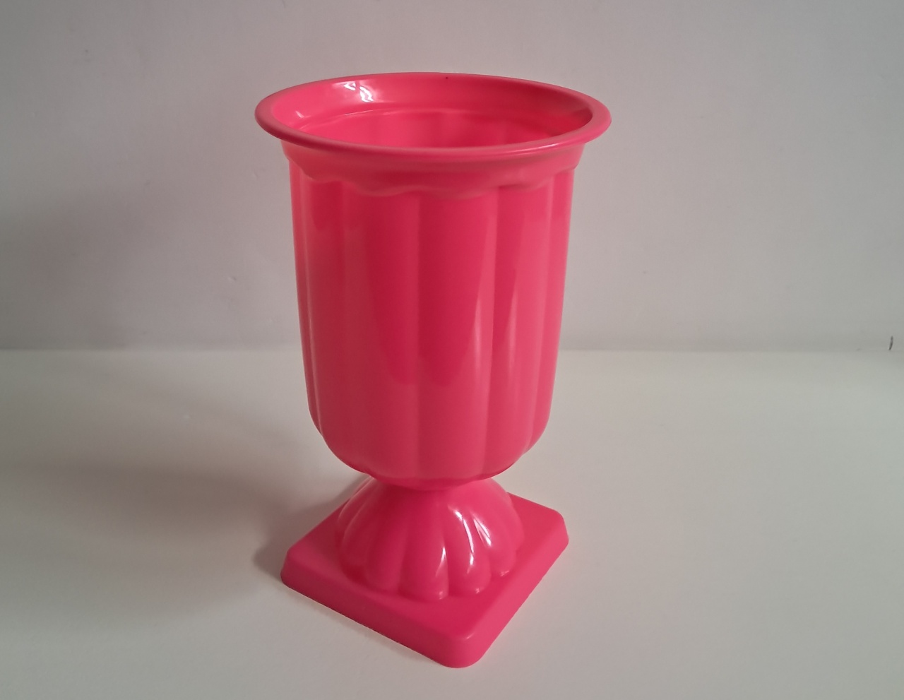 Vaso de Planta Grego Pink Néon  - Olivete Filgueira